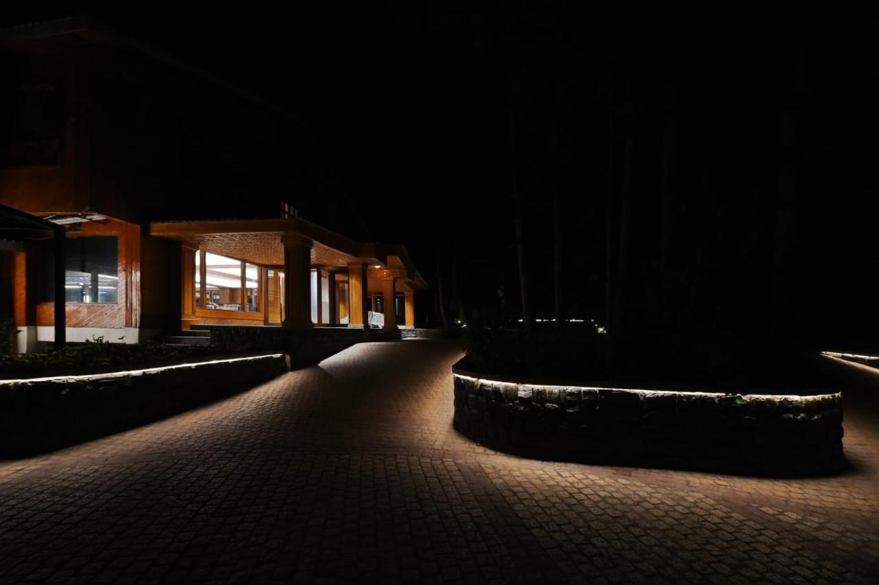 Radisson Golf Resort Pahalgam Bagian luar foto