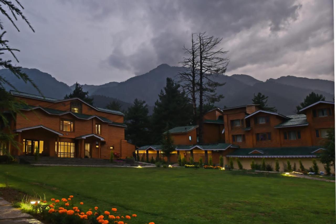 Radisson Golf Resort Pahalgam Bagian luar foto