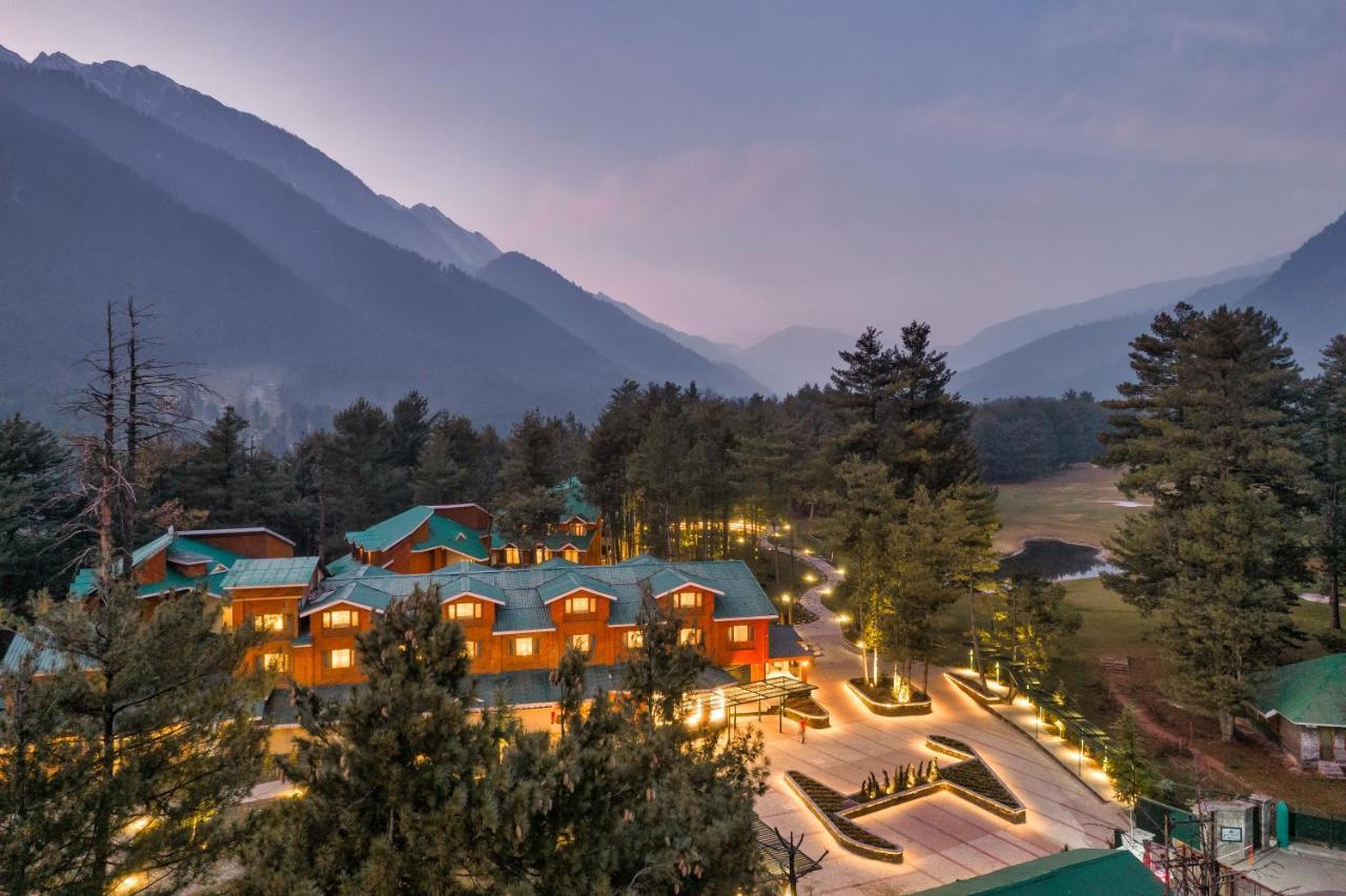 Radisson Golf Resort Pahalgam Bagian luar foto