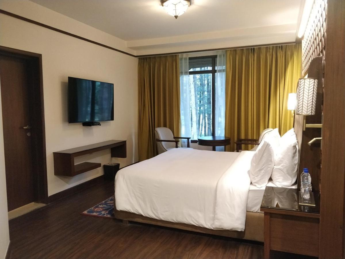 Radisson Golf Resort Pahalgam Bagian luar foto
