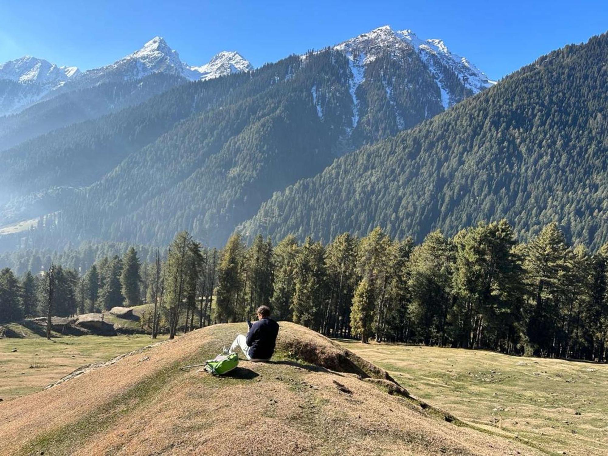 Radisson Golf Resort Pahalgam Bagian luar foto