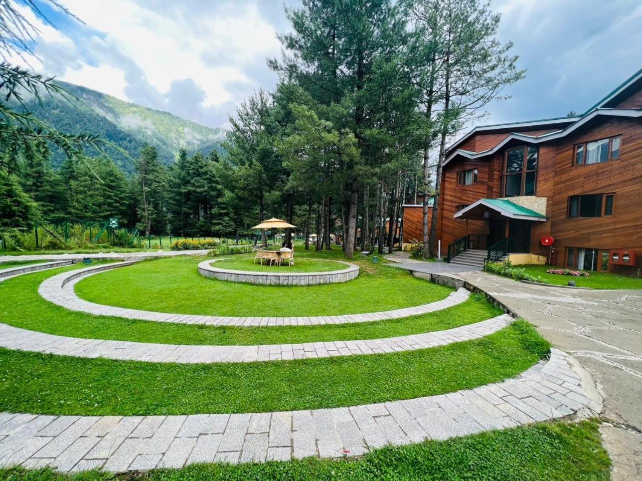 Radisson Golf Resort Pahalgam Bagian luar foto