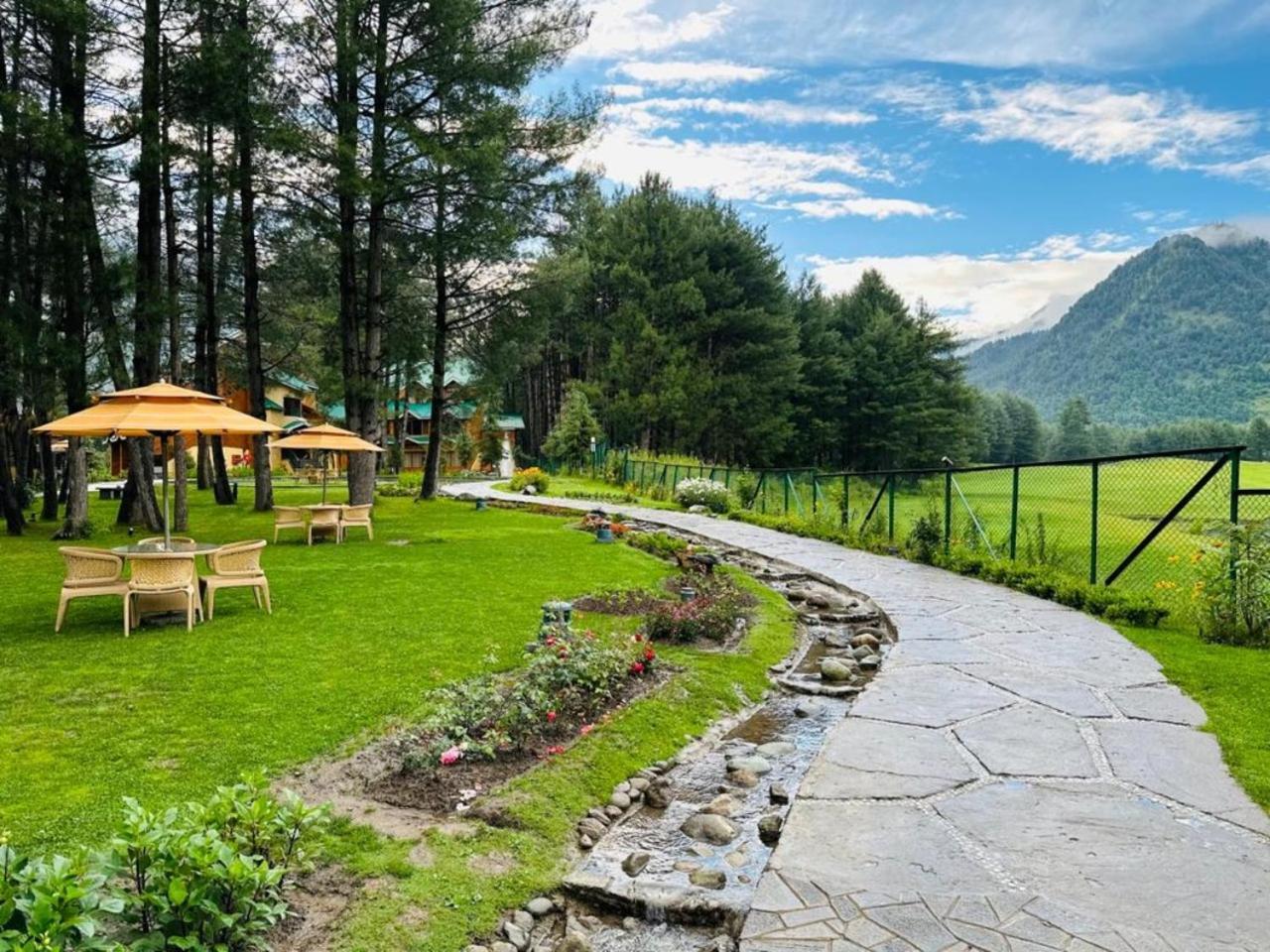 Radisson Golf Resort Pahalgam Bagian luar foto