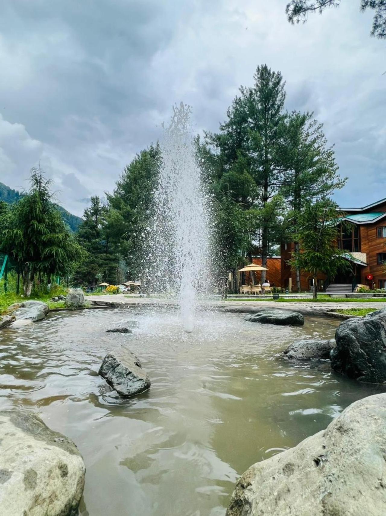 Radisson Golf Resort Pahalgam Bagian luar foto