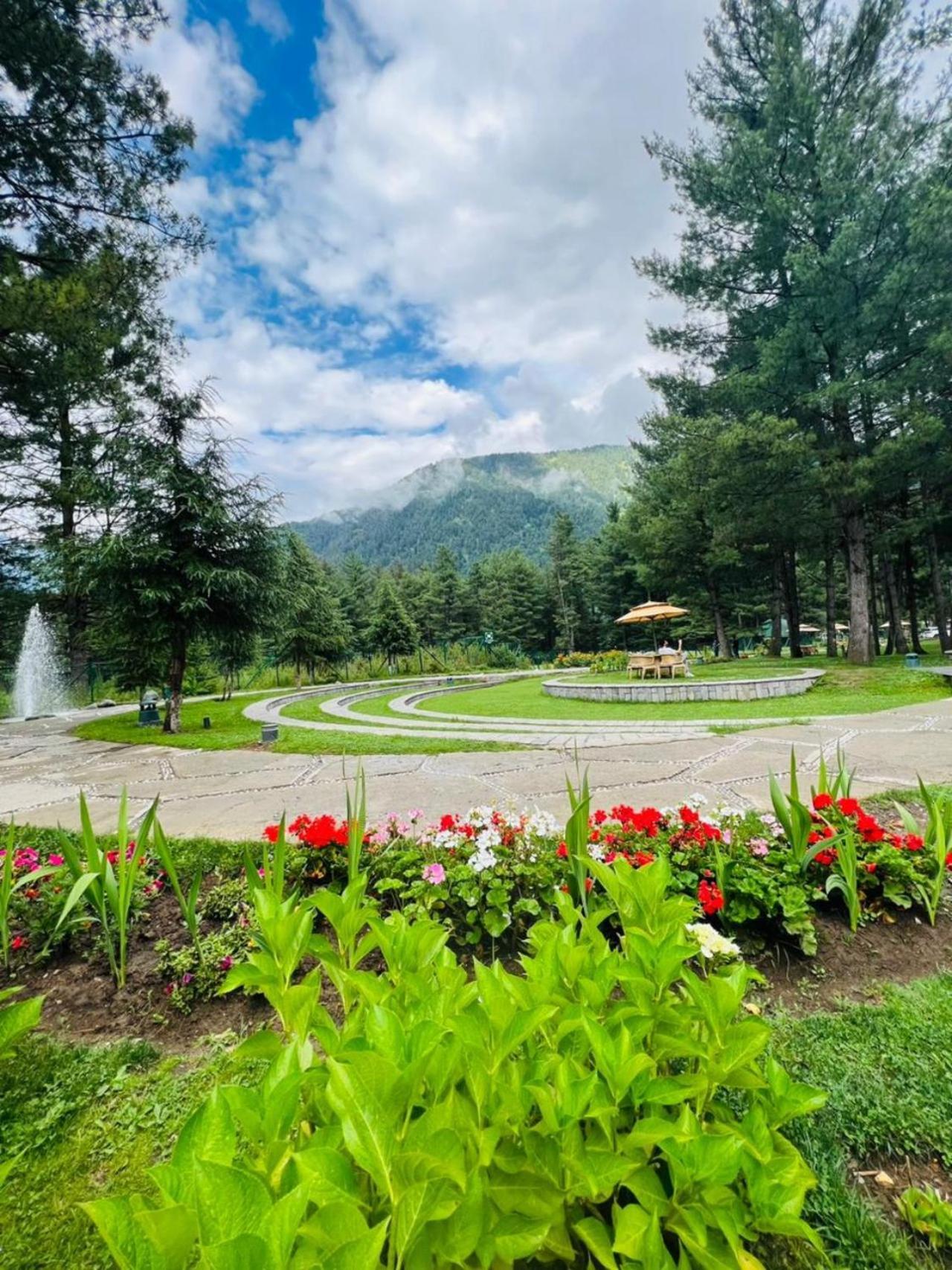 Radisson Golf Resort Pahalgam Bagian luar foto