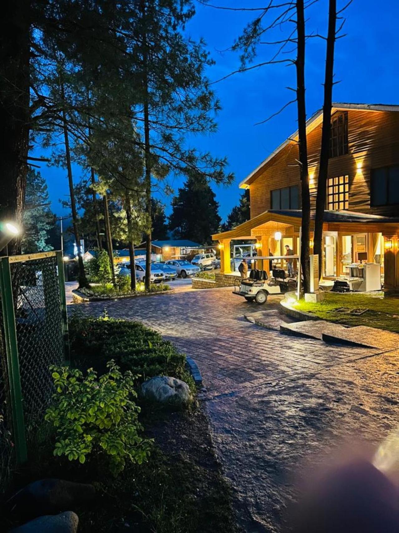 Radisson Golf Resort Pahalgam Bagian luar foto