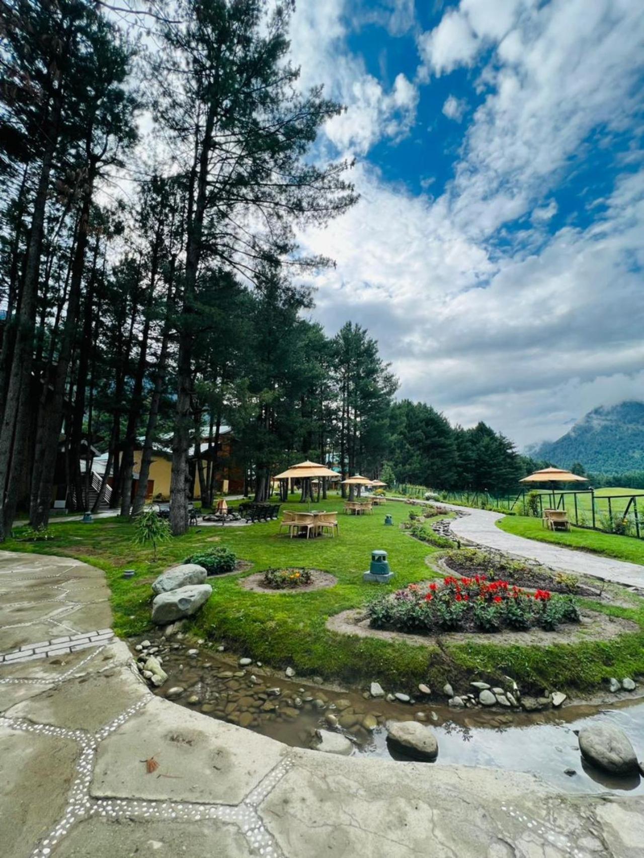 Radisson Golf Resort Pahalgam Bagian luar foto