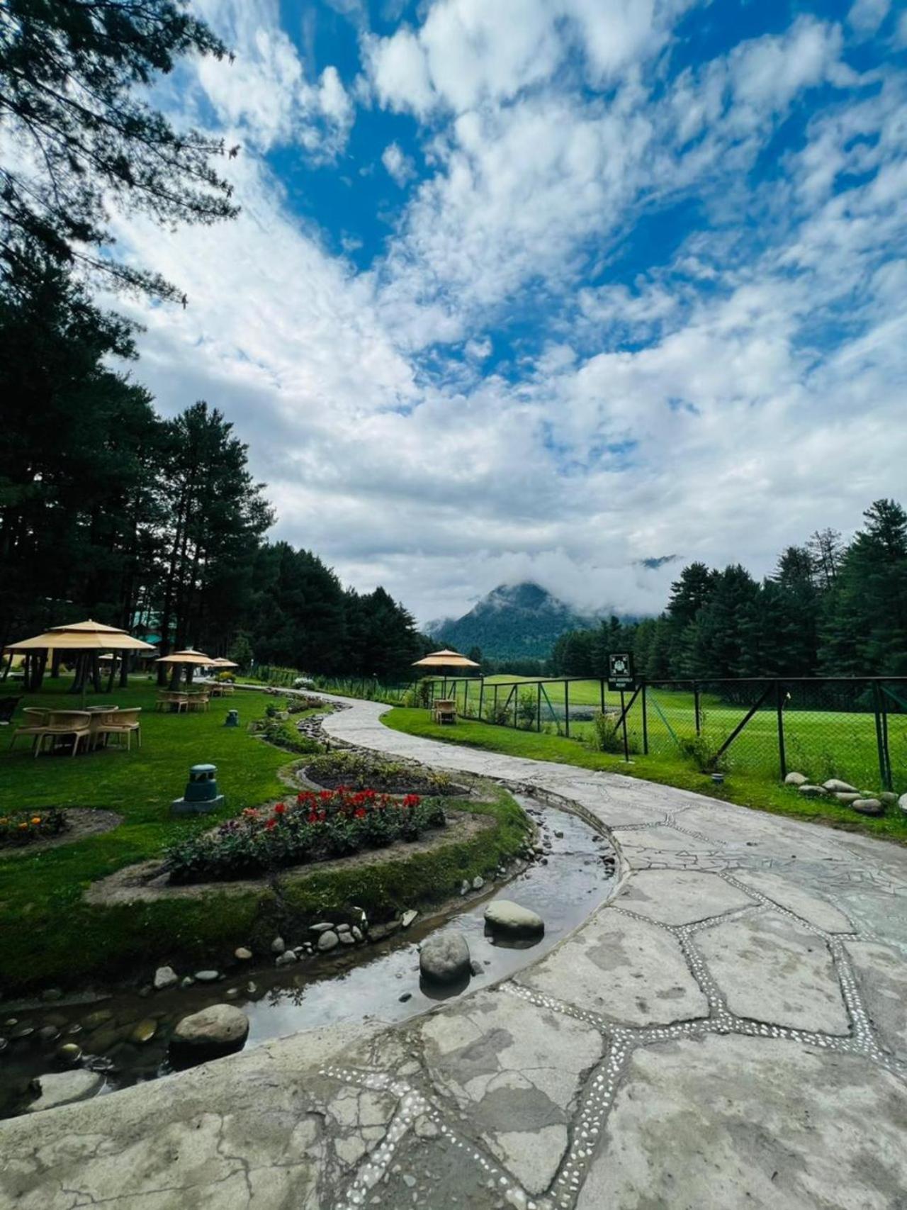Radisson Golf Resort Pahalgam Bagian luar foto