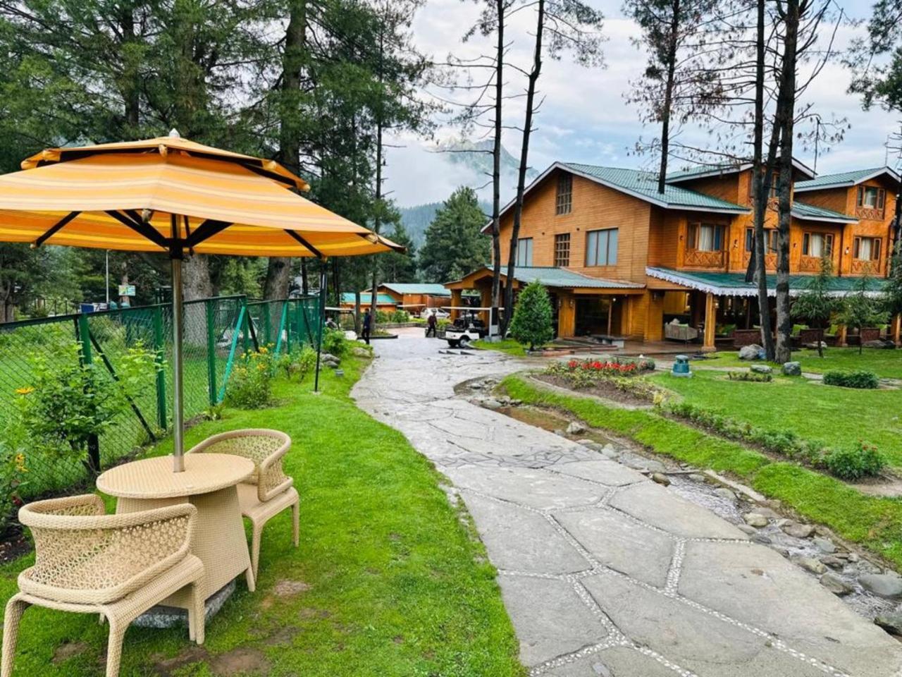 Radisson Golf Resort Pahalgam Bagian luar foto
